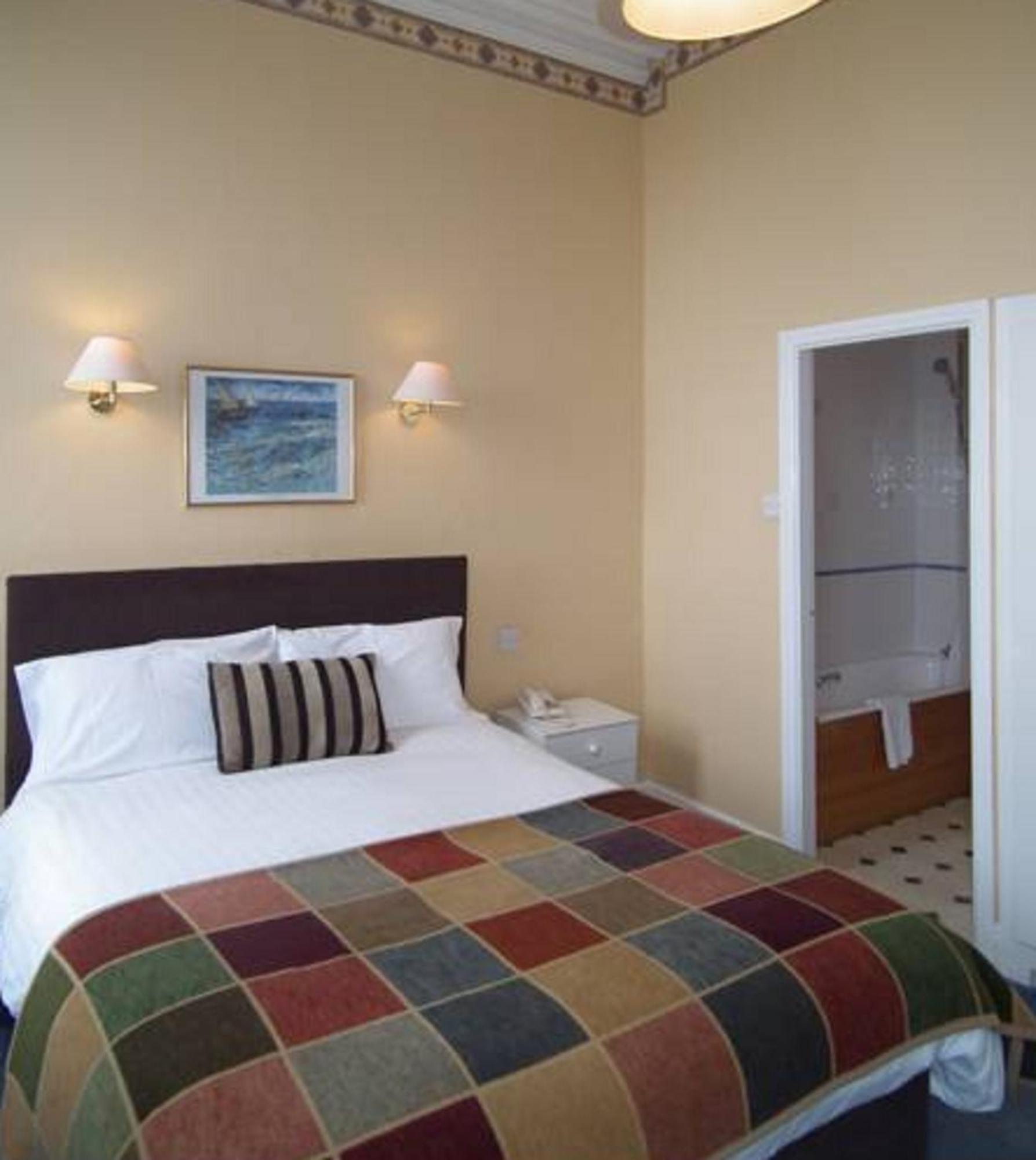 The North Euston Hotel Флийтуд Екстериор снимка